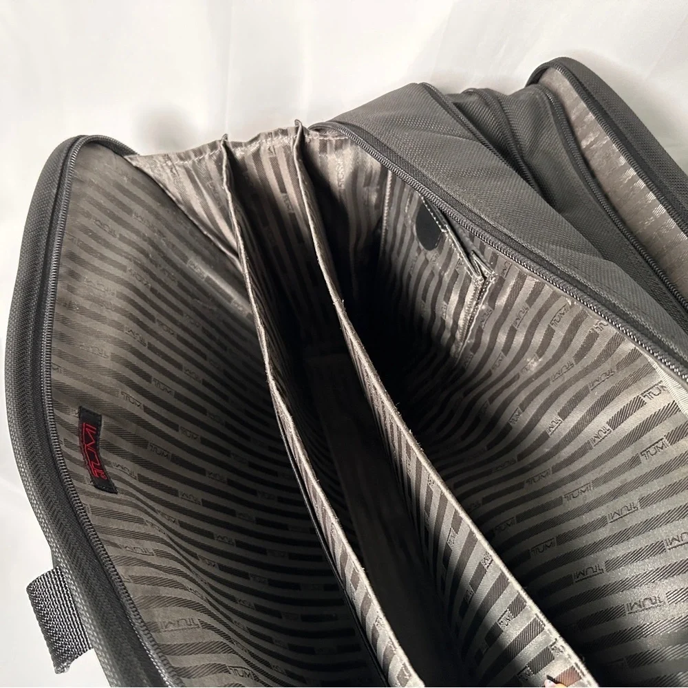 Tumi Alpha 2 Expandable Laptop Briefcase Mens Black Ballistic Nylon Business